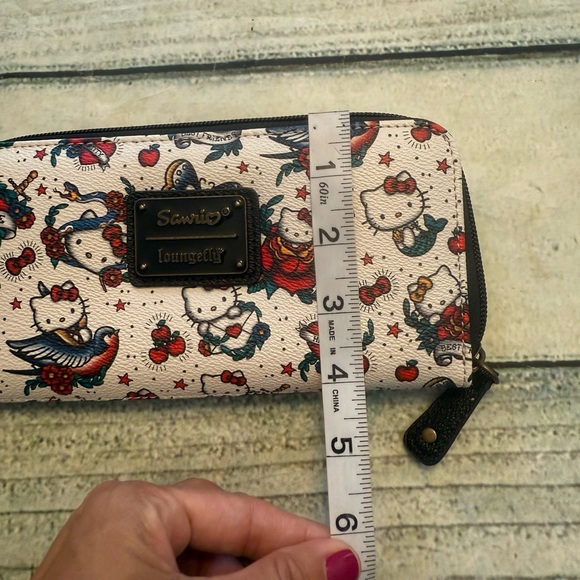 Super Cute! ♥️Hello Kitty Sanrio Art Tattoo Long zipper wallet. - Picture 12 of 12